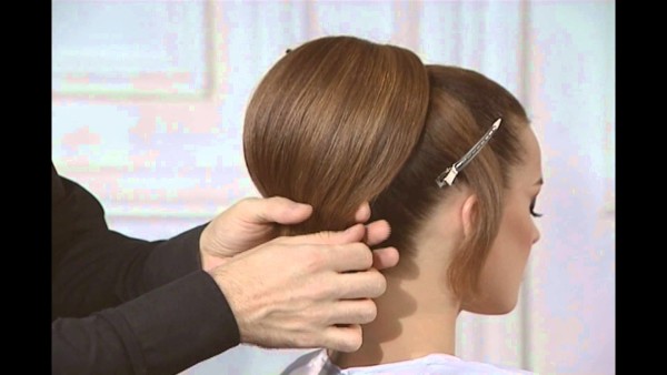 Как сделать красивые прически своими руками с помощью валика для волос?